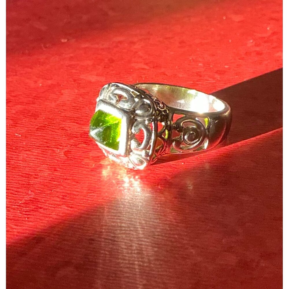 Vintage Sterling Filigree Dome Ring Lime Green Pointed Cabochon Bohemian SZ 6.5 - Picture 8 of 10